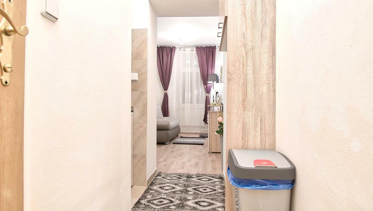Spongebob Apartment Виена Екстериор снимка