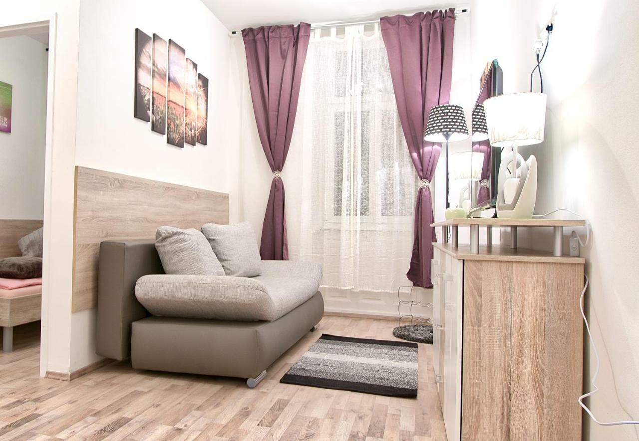 Spongebob Apartment Виена Екстериор снимка