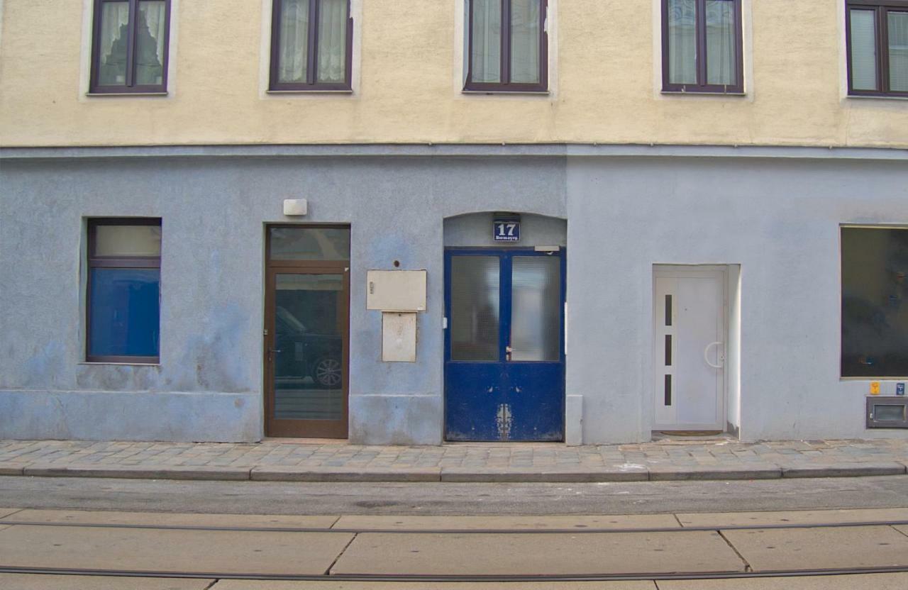 Spongebob Apartment Виена Екстериор снимка