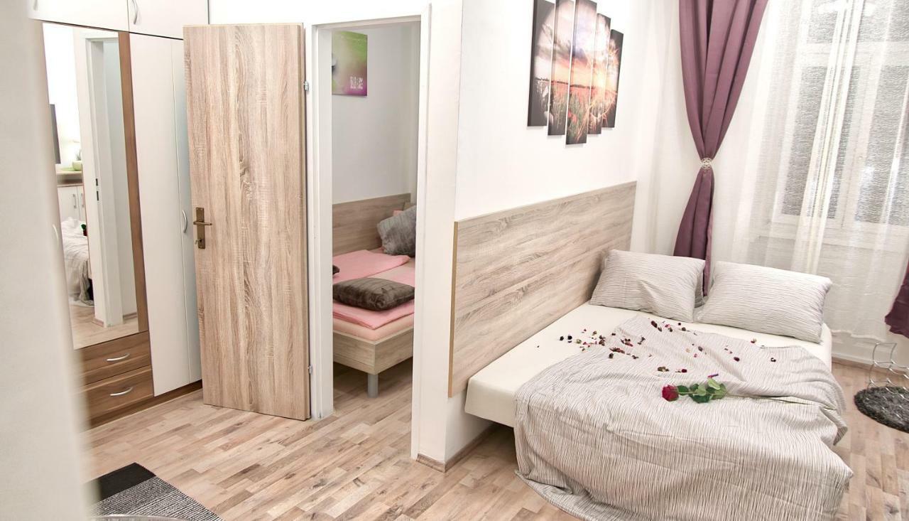 Spongebob Apartment Виена Екстериор снимка