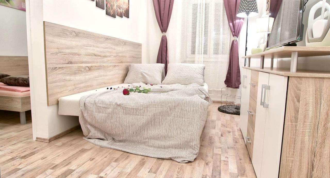 Spongebob Apartment Виена Екстериор снимка